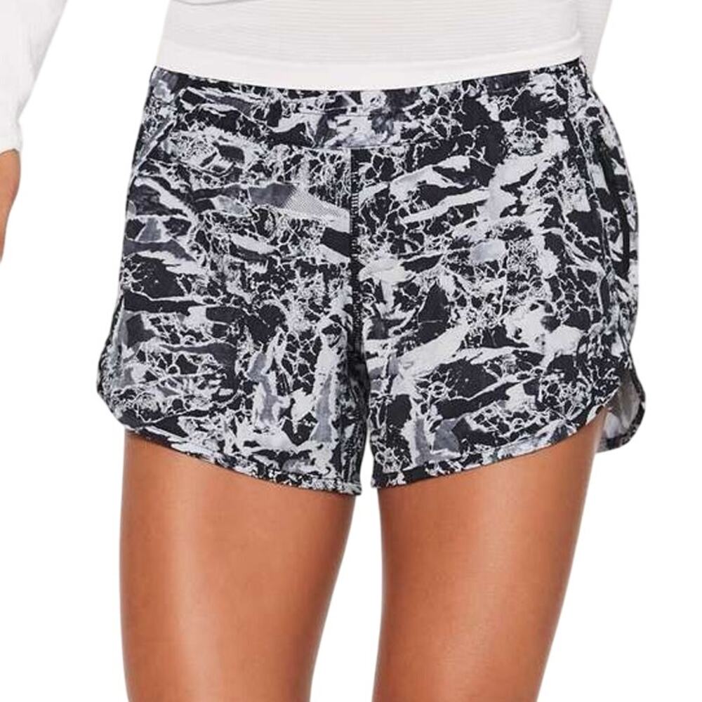 Lululemon Tracker Short V 4 Inch Interlaced Alpine White Black Women's Sz 6 EUC